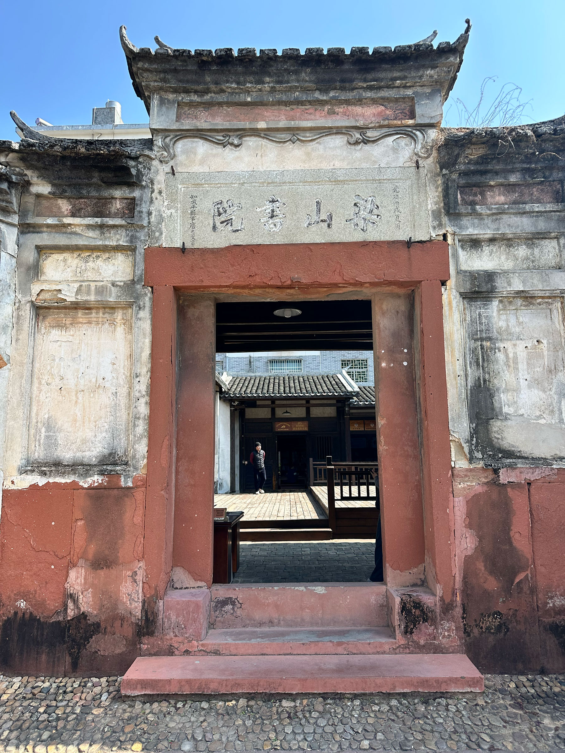 晨游兴贤坊：古街藏韵，烟火启晨